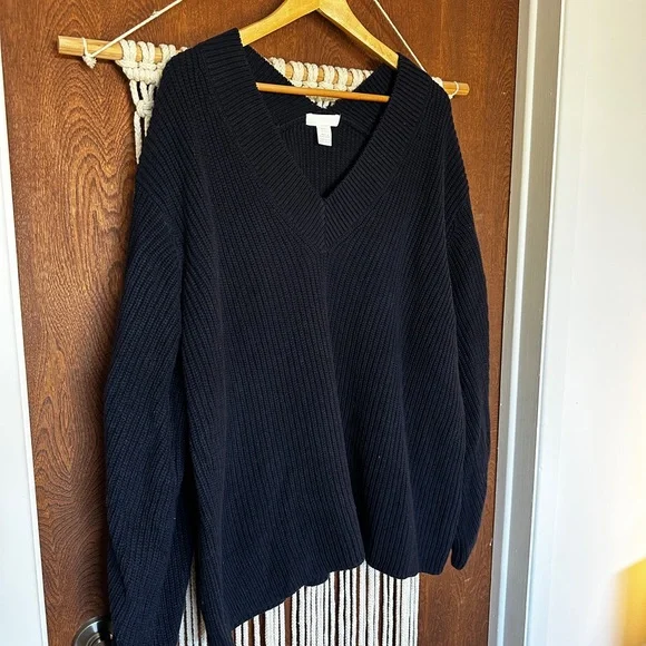 H&M V-Neck Ribbed Knit Sweater - Picture 2 of 5